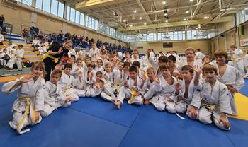 Judo klub Komenda navdušil na Pokalu Škofje Loke: Najmlajši člani zasijali na tekmovalnih tatamijih
