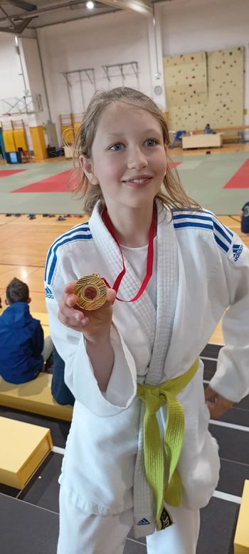 Judoistki Evelin in Lina osvojili zlato kolajno na Pokalu Krškega