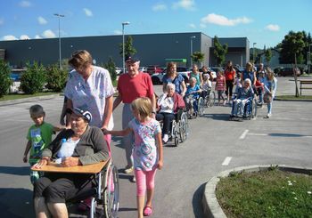 Sprehod za spomin ob Svetovnem dnevu Alzheimerjeve bolezni Sprehod za spomin ob Svetovnem dnevu Alzheimerjeve bolezni