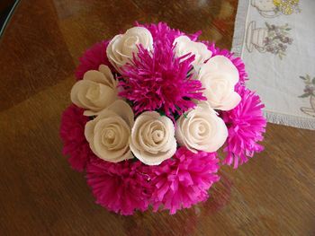 Razstava cvetje iz krep papirja