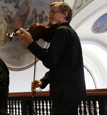 Dobrodelni violinski koncert za pomoč ljudem, ki zaradi vojne bežijo iz Ukrajine Dobrodelni violinski koncert za pomoč ljudem, ki zaradi vojne bežijo iz Ukrajine