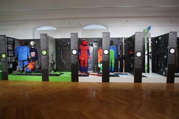 Voden ogled razstave "Tehnika za šport" in plezalni izziv za otroke