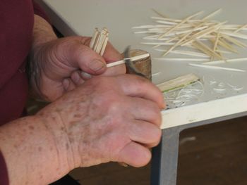 Prikaz izdelave zobotrebcev v TMS