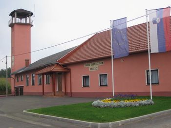 110 OBLETNICA DELOVANJA PGD KRIŽEVCI S PREVZEMOM NOVE AVTOCISTERNE IN VESELICA Z ANSAMBLOM AVSENIKI