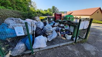 NEPRAVILNO ODLAGANJE MEŠANIH KOMUNALNIH ODPADKOV NA ZBIRNEM MESTU V GORNJIH PETROVCIH - OPOZORILO!