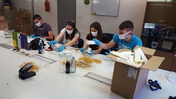 PONEKOD NAD NJIMI VIHAJO NOSOVE, PRI NAS JIH PODARJAJO PROSTOVOLJCI