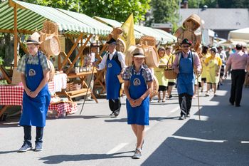 15 let tržnih dni v Sodražici – odpovedano, zunanja razstava ostane