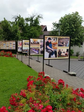 ZUNANJA RAZSTAVA FOTOGRAFIJ OB 15 LETNICI TRŽNIH DNI V SODRAŽICI