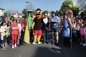 V Sodražici se je ustavil Deželak = Junak