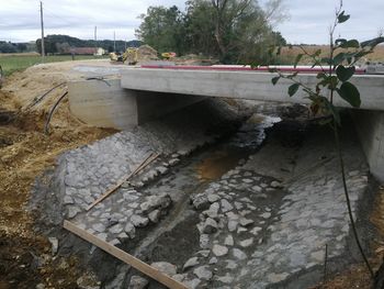 GRADNJA MOSTU V LOGAROVCIH SE PRIBLIŽUJE KONCU
