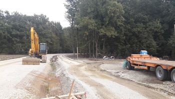 IZGRADNJA CESTE SKOZI BORECE JE V POLNEM TEKU