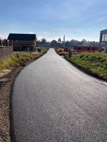 CESTA V NOVEM NASELJU V KRIŽEVCIH JE ASFALTIRANA