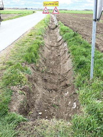 ČIŠČENJE JARKOV V STARI NOVI VASI IN UREJANJE BANKIN PO OBČINI KRIŽEVCI