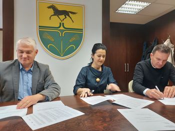 PODPISANA JE GRADBENA POGODBA ZA OGREVALNI SISTEM OBČINSKE STAVBE IN KULTURNEGA DOMA