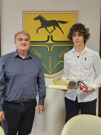 ZLATI MATURANT FILIP ZVER NA SPREJEMU PRI ŽUPANU