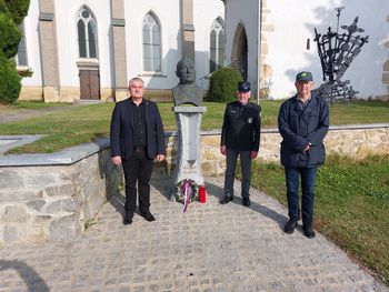 POLAGANJE VENCA PRI SPOMENIKU DR. SLAVIČA