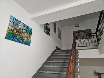 Razstava Irene Skotnik: »Lüšno Pisano pa za Hasek«