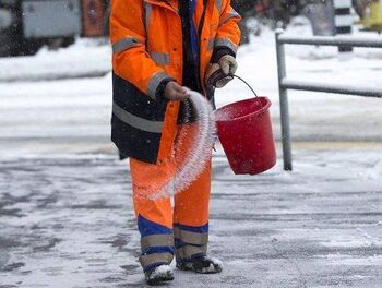 POZIV OBČANOM KRIŽEVCEV ZA BREZPLAČNI PREVZEM SOLI ZA POSIPANJE DOVOZNIH POTI IN DVORIŠČ