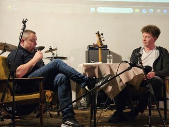 LOGAROVCI V ZNAMENJU HALOZ: FILM, KI SE DOTAKNE SRCA, IN KONCERT, KI DVIGNE NA NOGE