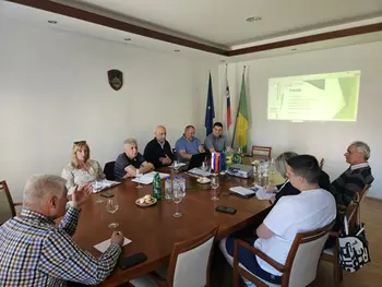 PRLEKIJA NA RAZPOTJU PRILOŽNOSTI: SKUPAJ K USTVARJANJU ZGODBE, KI JO BO SVET ŽELEL DOŽIVETI
