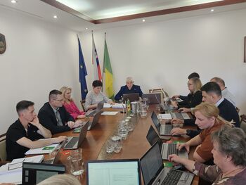 OBČINSKI SVET JE LETOS PRVIČ ZASEDAL NA REDNI SEJI