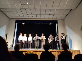 Navdušujoč nastop križevskih upokojencev: tradicija, ki oživi na odru