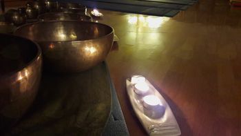 Zvočna kopel s tibetanskimi posodami in gongi