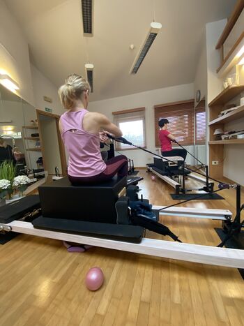 Vadba pilates na reformer napravi-ŠE NEKAJ MEST