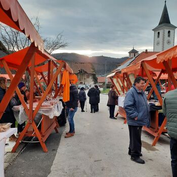 VENCEMBER: Tržnica "svoji k svojim"