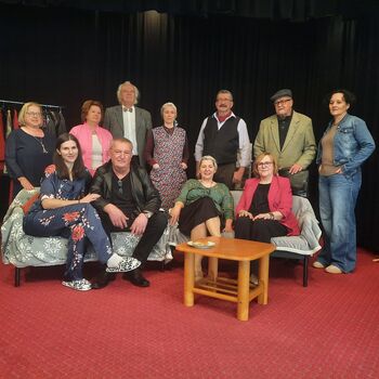 PREMIERA KOMEDIJE NAVDUŠILA DOMAČE OBČINSTVO