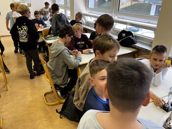 Ko so prsti hitrejši od misli - uspeh naših učencev v sestavljanju Rubikove kocke