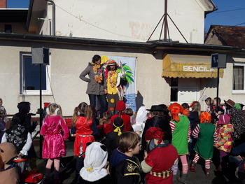 PUST OKROGLIH UST V SOBOTO TUDI V MENGŠU PRIKLICAL POMLAD