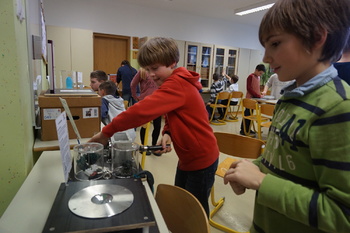 Hiša eksperimentov je obiskala osnovno šolo