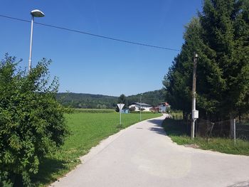 V Loki pri Mengšu, na cesti na Gmajno, postavljena nova javna razsvetljava