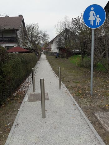 Zaključena ureditev pešpoti od igrišča Hribarjevi ulici do trgovskega centra