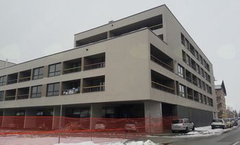 Stanovanjsko poslovna soseska Glavni trg Mengeš ima novega lastnika, rok za vselitev trgovcev že določen