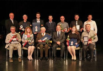 Osrednja slovesnost na Trdinov dan, občinski praznik Občine Mengeš, o skupnosti, sodelovanju, druženju ter v znamenju čebel in čebelarjev