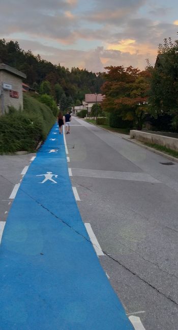 V času poletnih počitnic za varno pot v šolo zarisane talne oznake za pešce na Muljavi