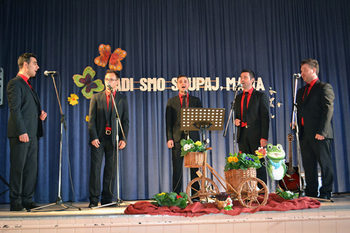 Kvintet Aeternum zapel mamam v Bakovcih