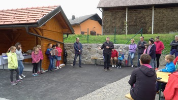 Ureditev avtobusnega postajališča v Lončarjevem Dolu