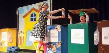 Otroški gledališki abonma v Črenšovcih - POJOČI SMETKONJAMI