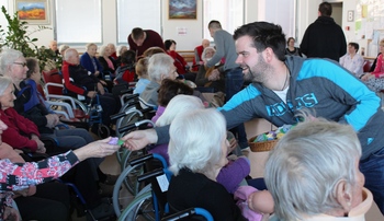 PRIREDITEV OB DNEVU ŽENA Z ANSAMBLOM SMEH