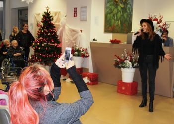 Praznična modna revija z Nino Šušnjara in Nino Pušlar