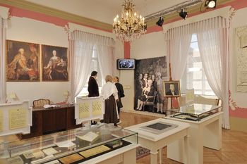 S kustosinjo po stalni razstavi Mestnega muzeja - mednarodni dan turističnih vodičev 