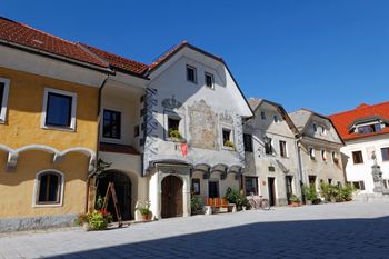 Oči na peclje in po trgu Radovljice - aktivnost za družine