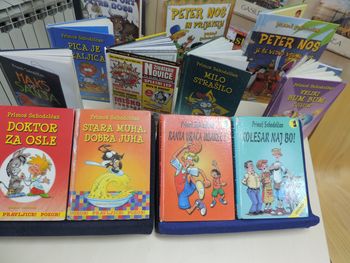 Primož Suhodolčan nasmejal mlade bralce v knjižnici Trebnje