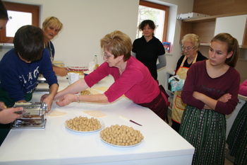 VEČGENERACIJSKI CENTER GORIŠKE - SVETLA STRAN ŽIVLJENJA