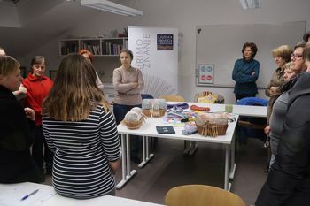 Kvačkanje in klekljanje na Ljudski univerzi Ajdovščina Kvačkanje in klekljanje na Ljudski univerzi Ajdovščina