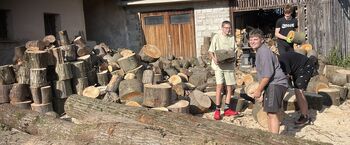 Koristno izrabljen prosti čas za mednarodna srečanja, tudi z medvedom