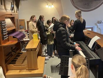 Četrto srečanje čebelark in čebelarjev na Brezovici Četrto srečanje čebelark in čebelarjev na Brezovici